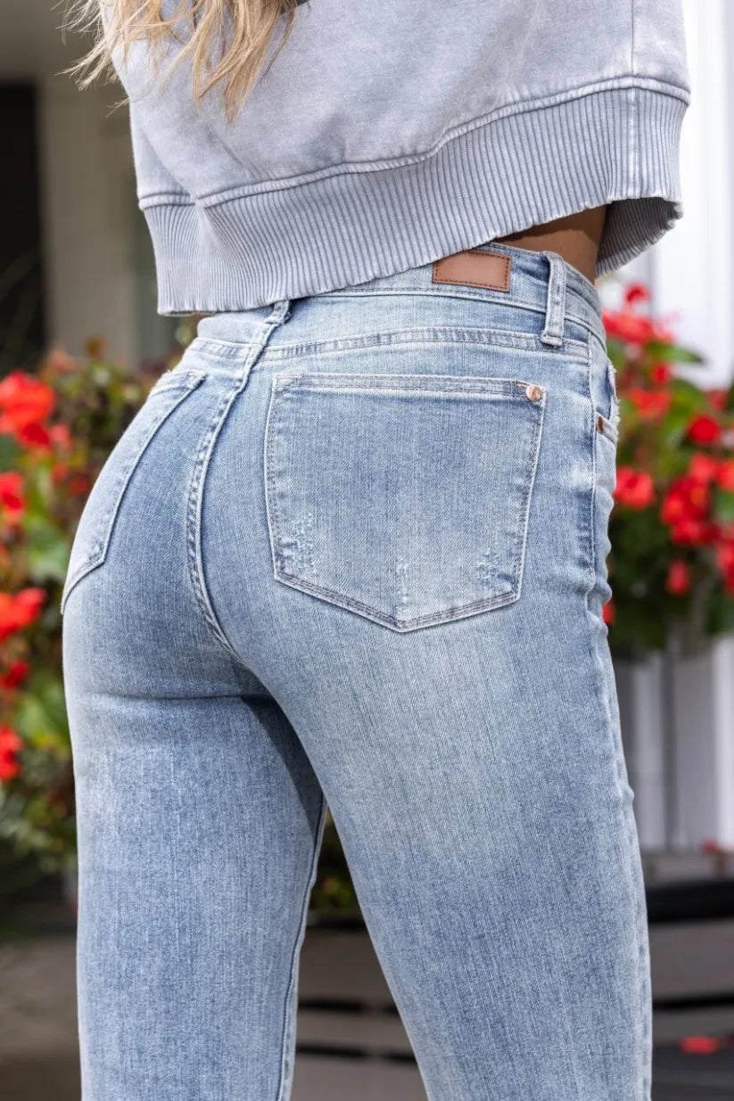 Bootcut-Jeans mit hohem Bund und schmaler Passform in drei Längen – für dich, mich und sie