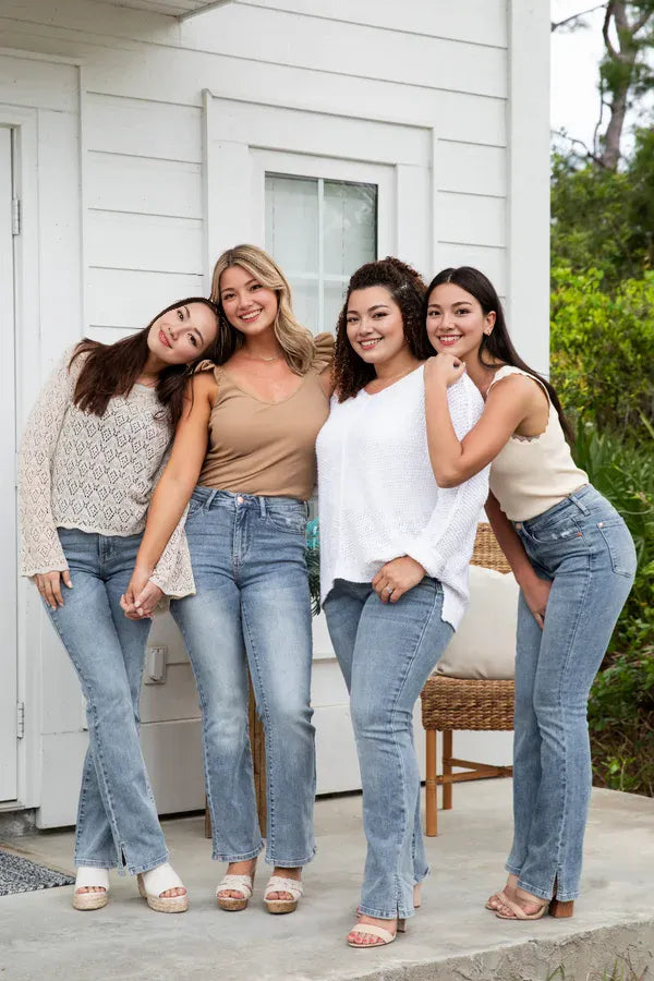 Bootcut-Jeans mit hohem Bund und schmaler Passform in drei Längen – für dich, mich und sie