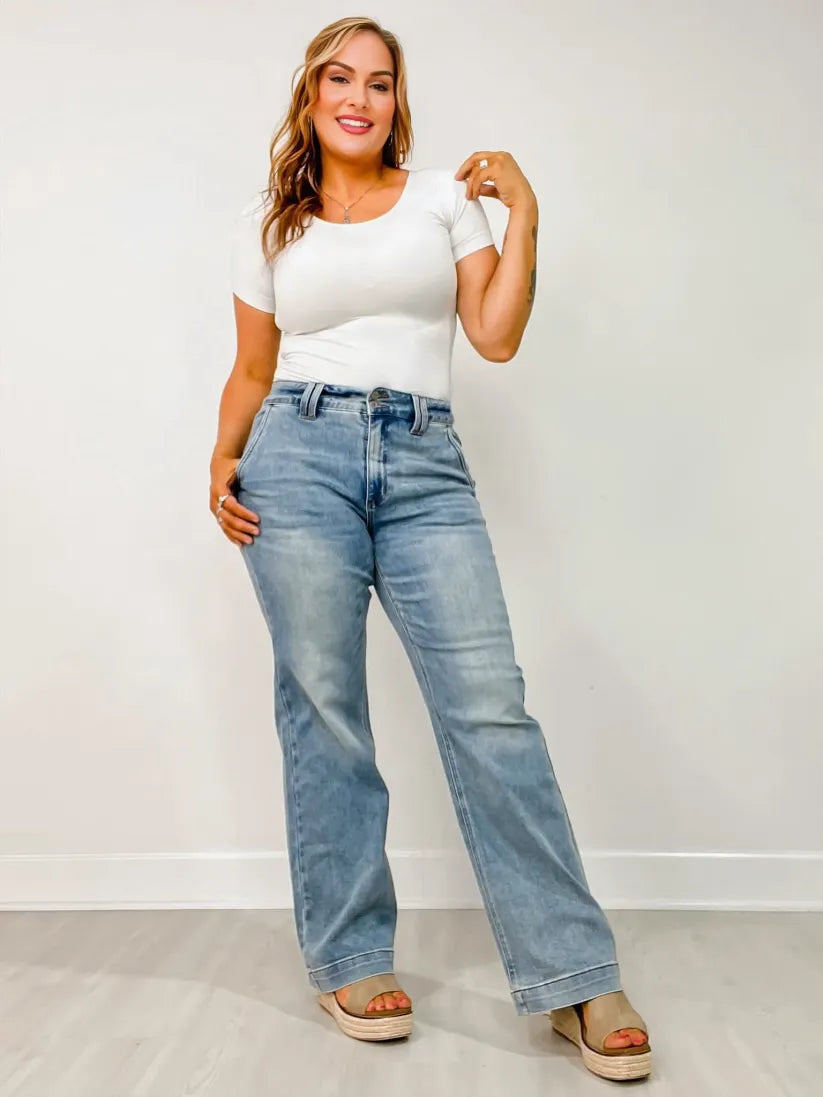High-Waist-Jeans mit Doppelknopf und weitem Bein