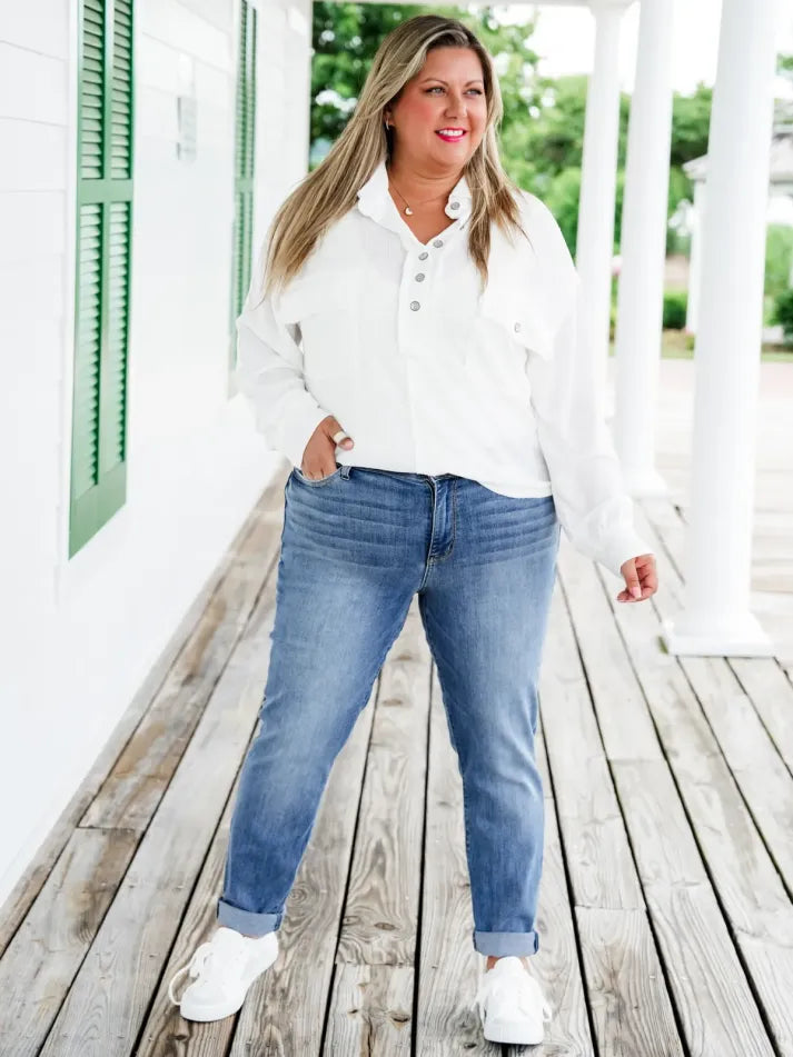 Bauchweg-Jeans mit schmaler Passform und Umschlagbund
