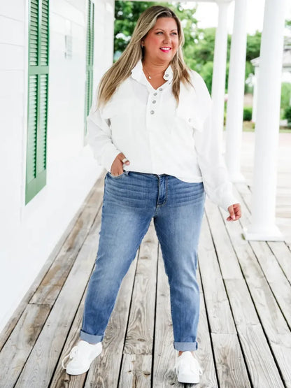 Bauchweg-Jeans mit schmaler Passform und Umschlagbund