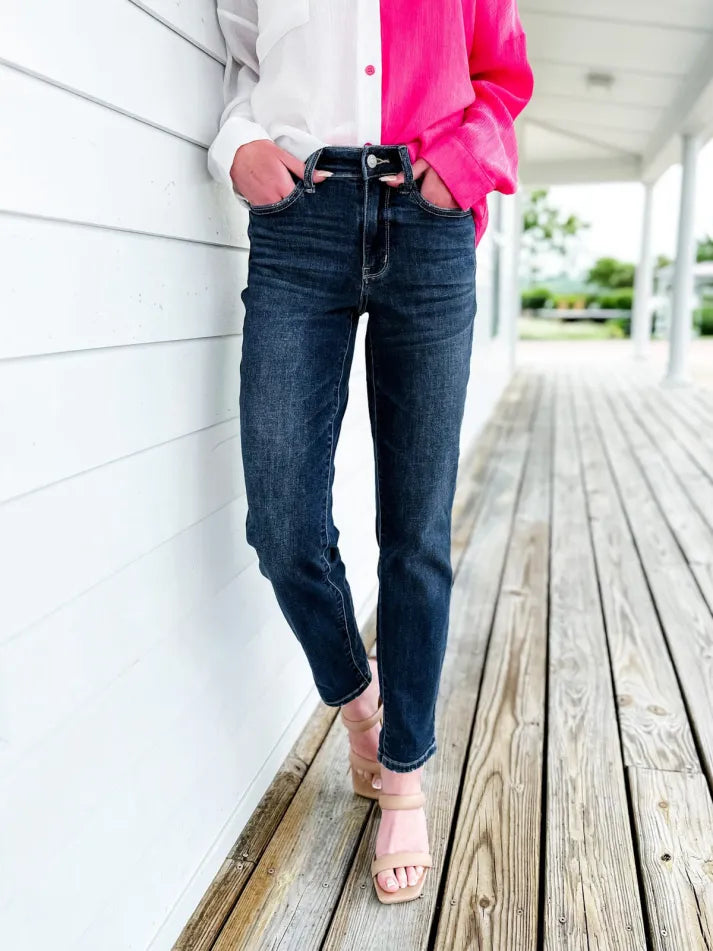 Bauchweg-Jeans mit schmaler Passform und Umschlagbund