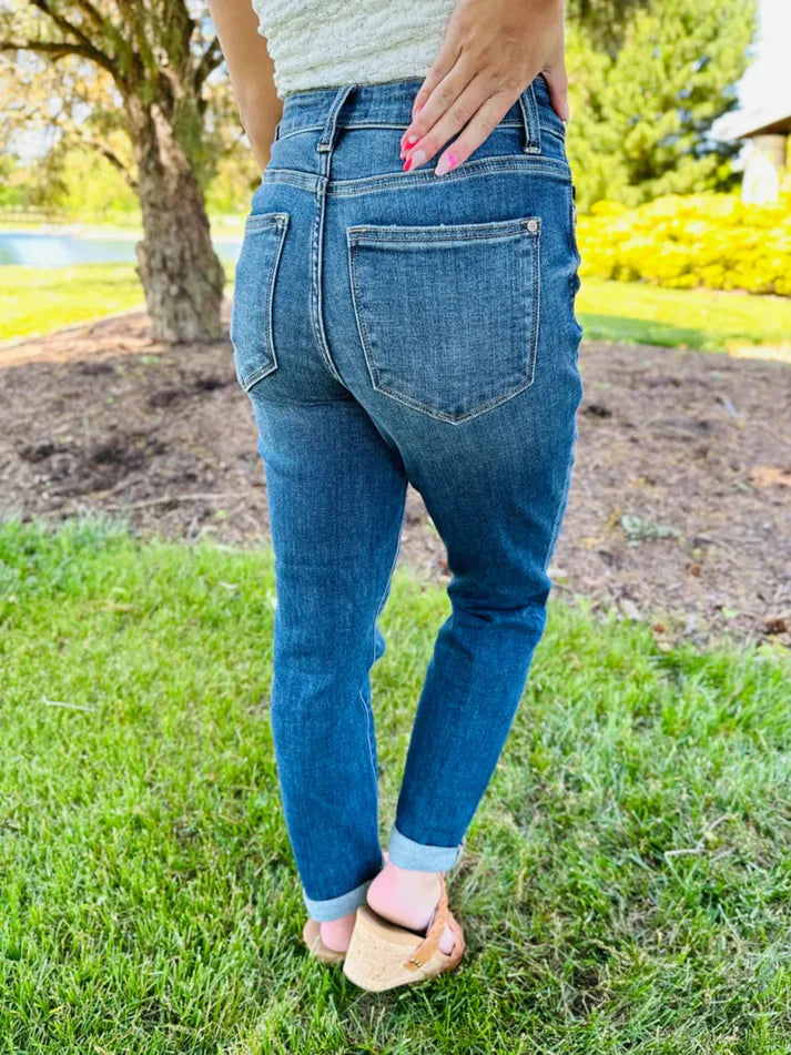 Bauchweg-Jeans mit schmaler Passform und Umschlagbund