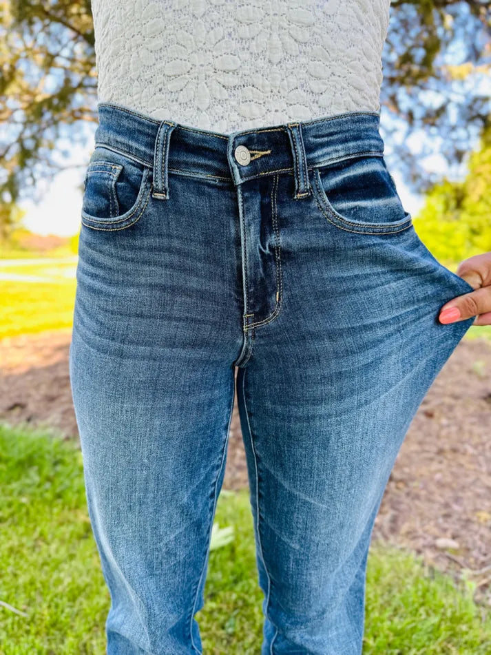 Bauchweg-Jeans mit schmaler Passform und Umschlagbund