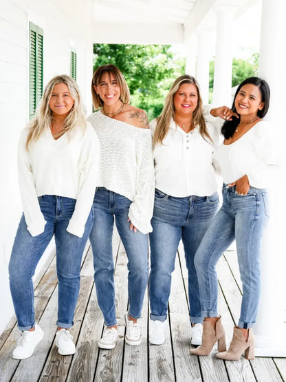 Bauchweg-Jeans mit schmaler Passform und Umschlagbund